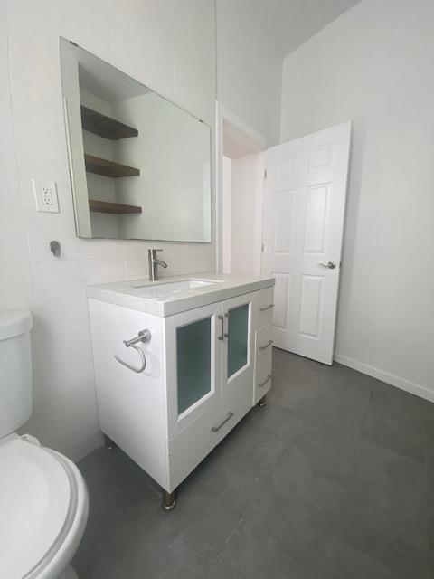 193 OGDEN AVE Unit: 2E