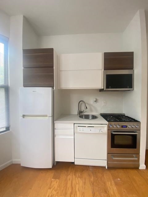 193 OGDEN AVE Unit: 2E