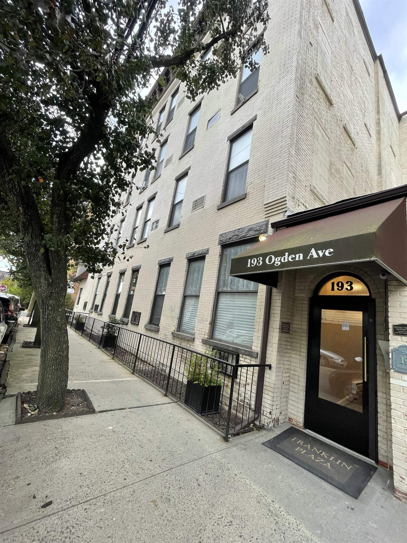 193 OGDEN AVE Unit: 2E