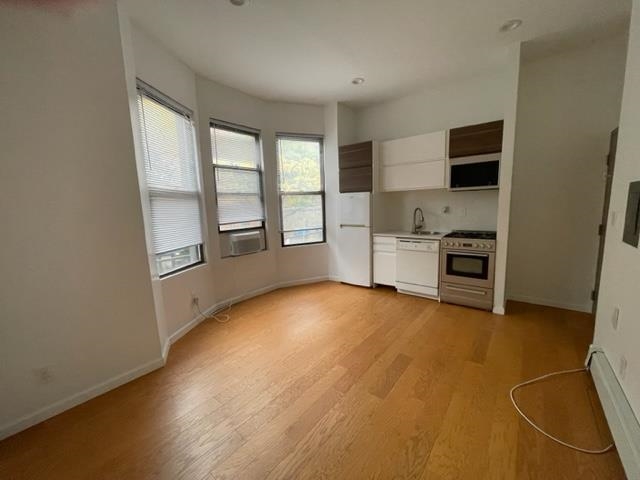 193 OGDEN AVE Unit: 2E