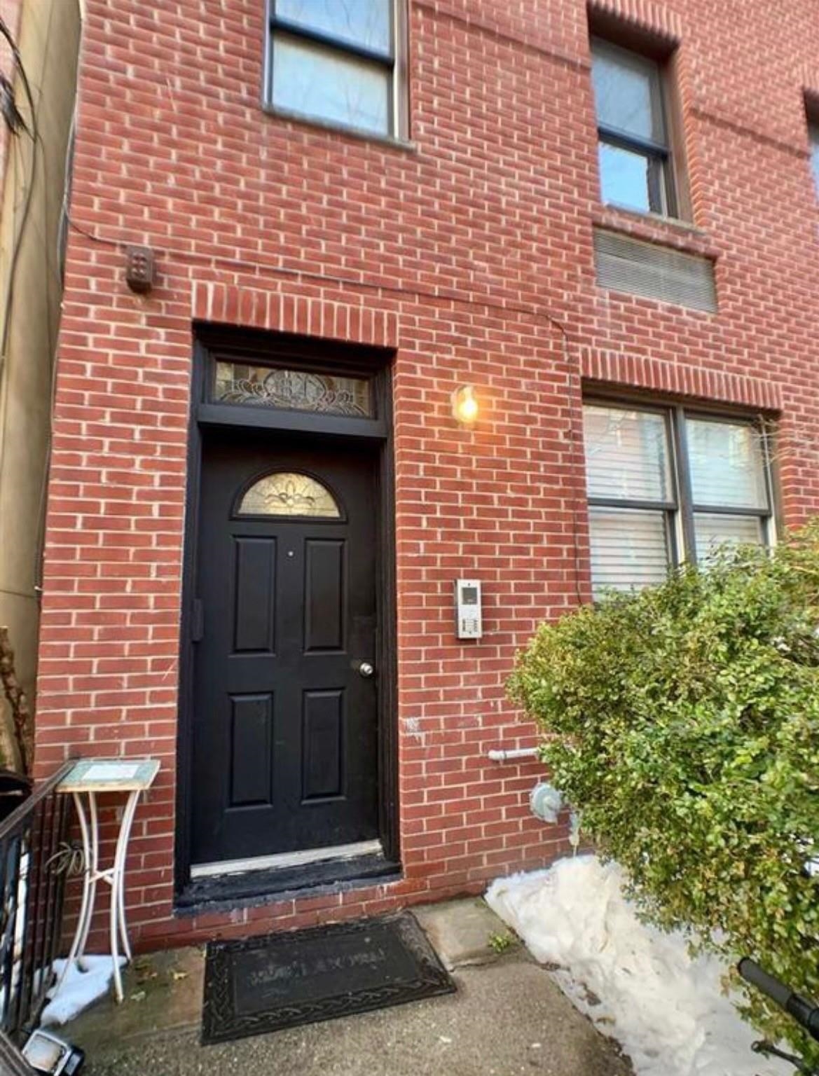 84 MONROE ST Unit: 4