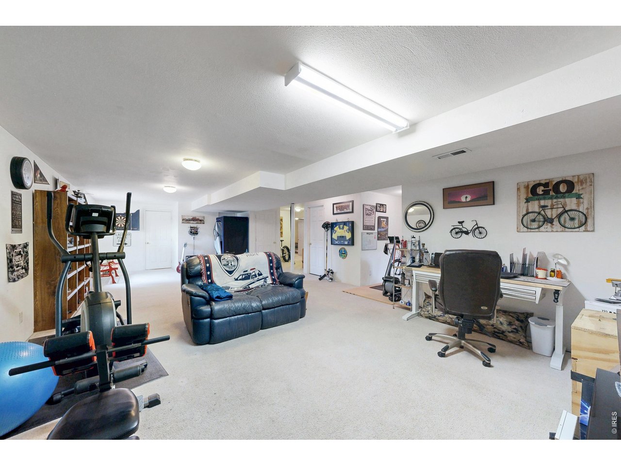 2313 Village Ln