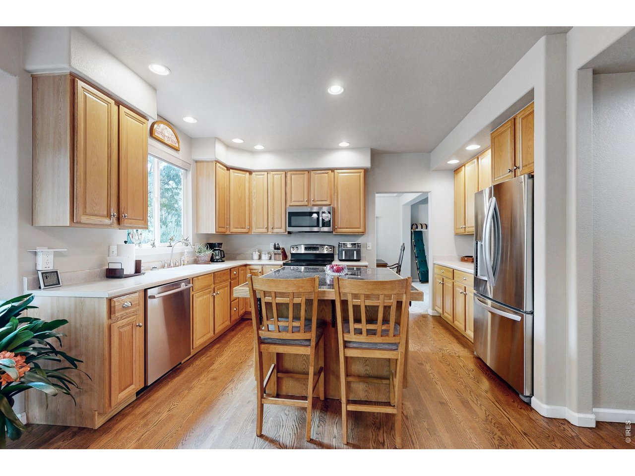 2313 Village Ln