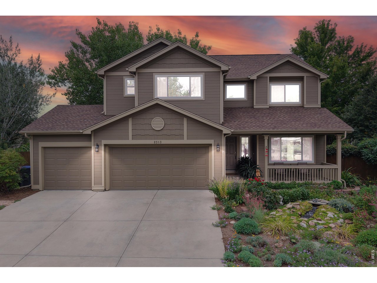 2313 Village Ln