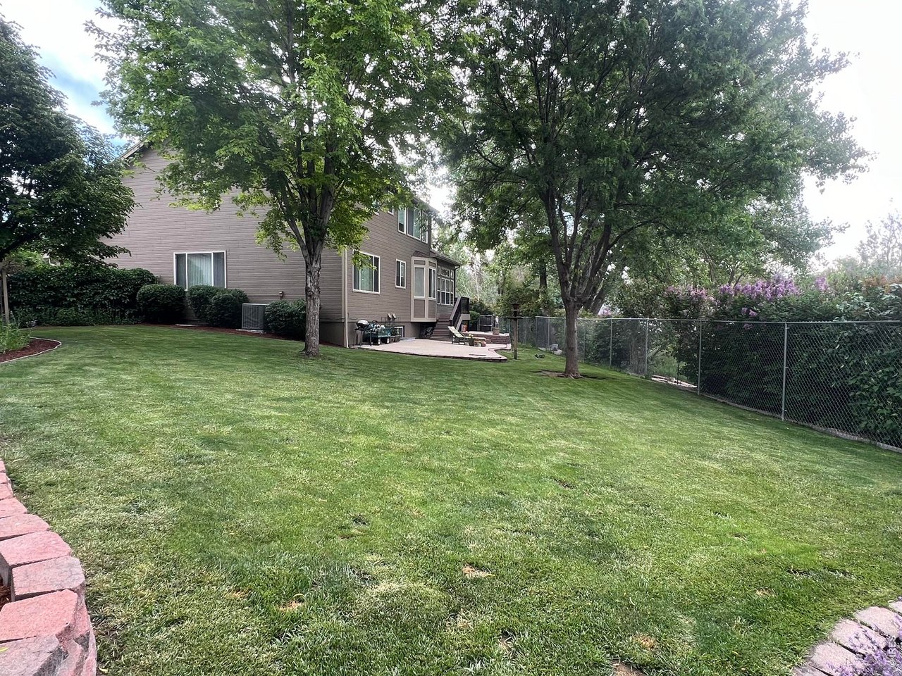 2313 Village Ln