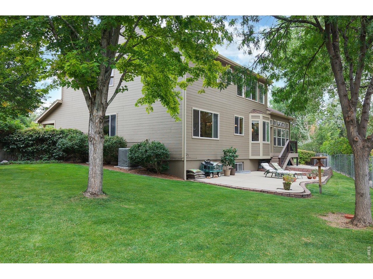 2313 Village Ln