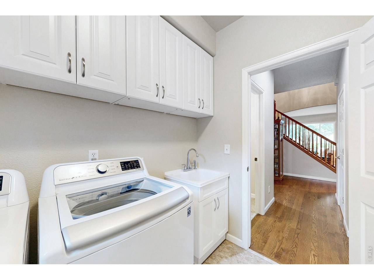 2313 Village Ln