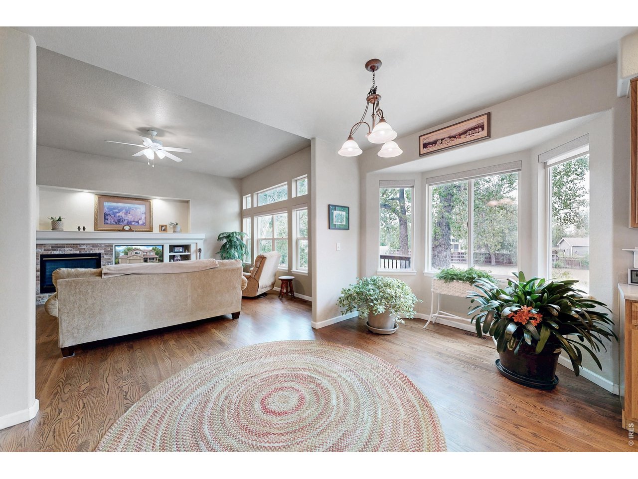 2313 Village Ln