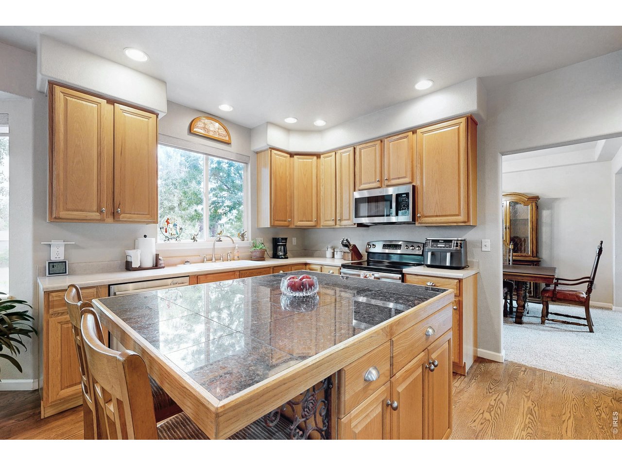 2313 Village Ln