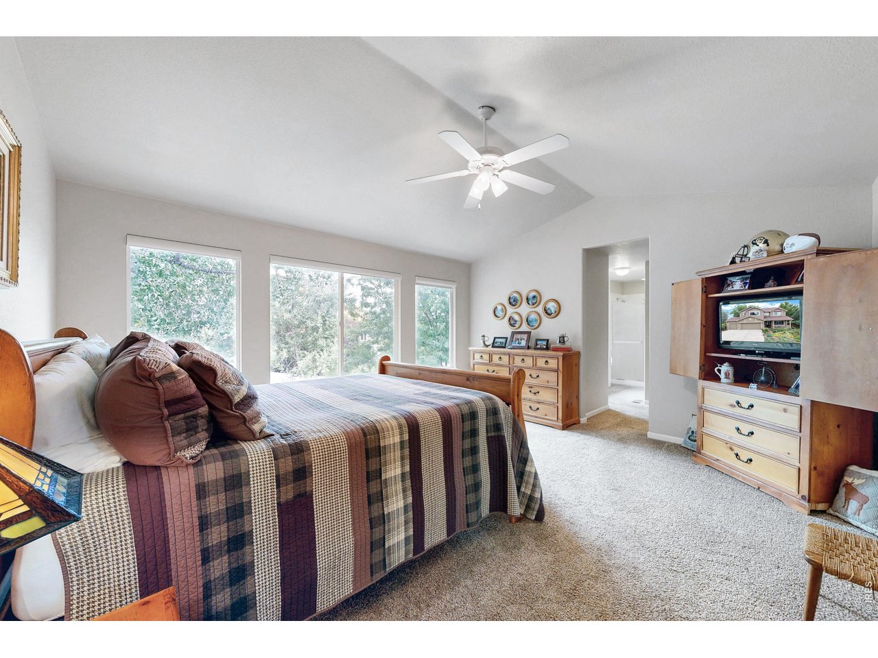 2313 Village Ln