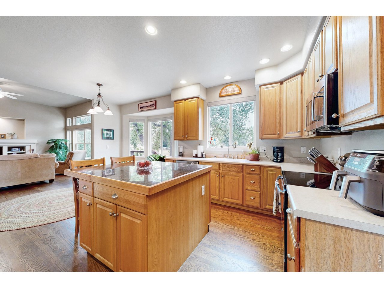 2313 Village Ln