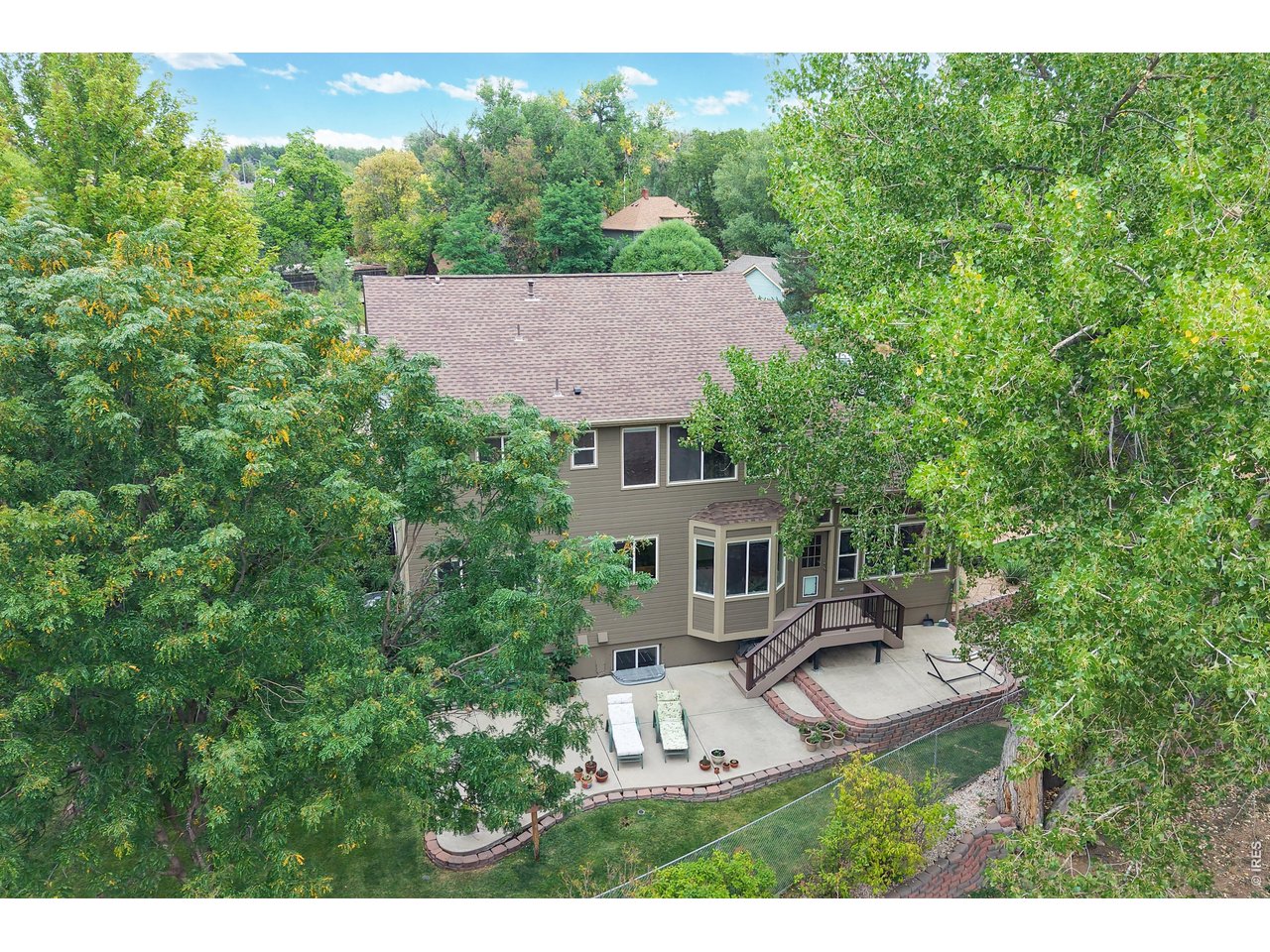 2313 Village Ln