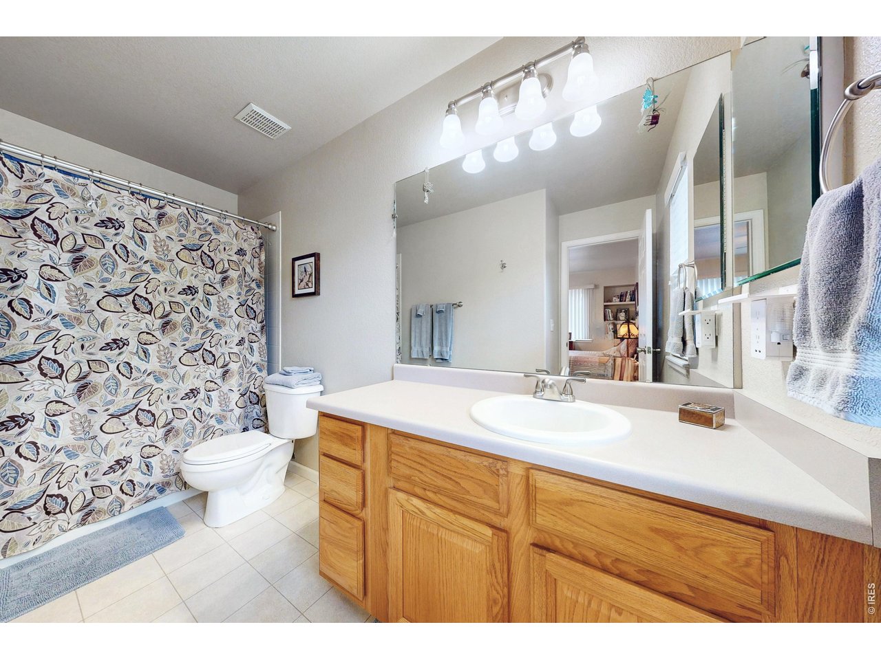 2313 Village Ln
