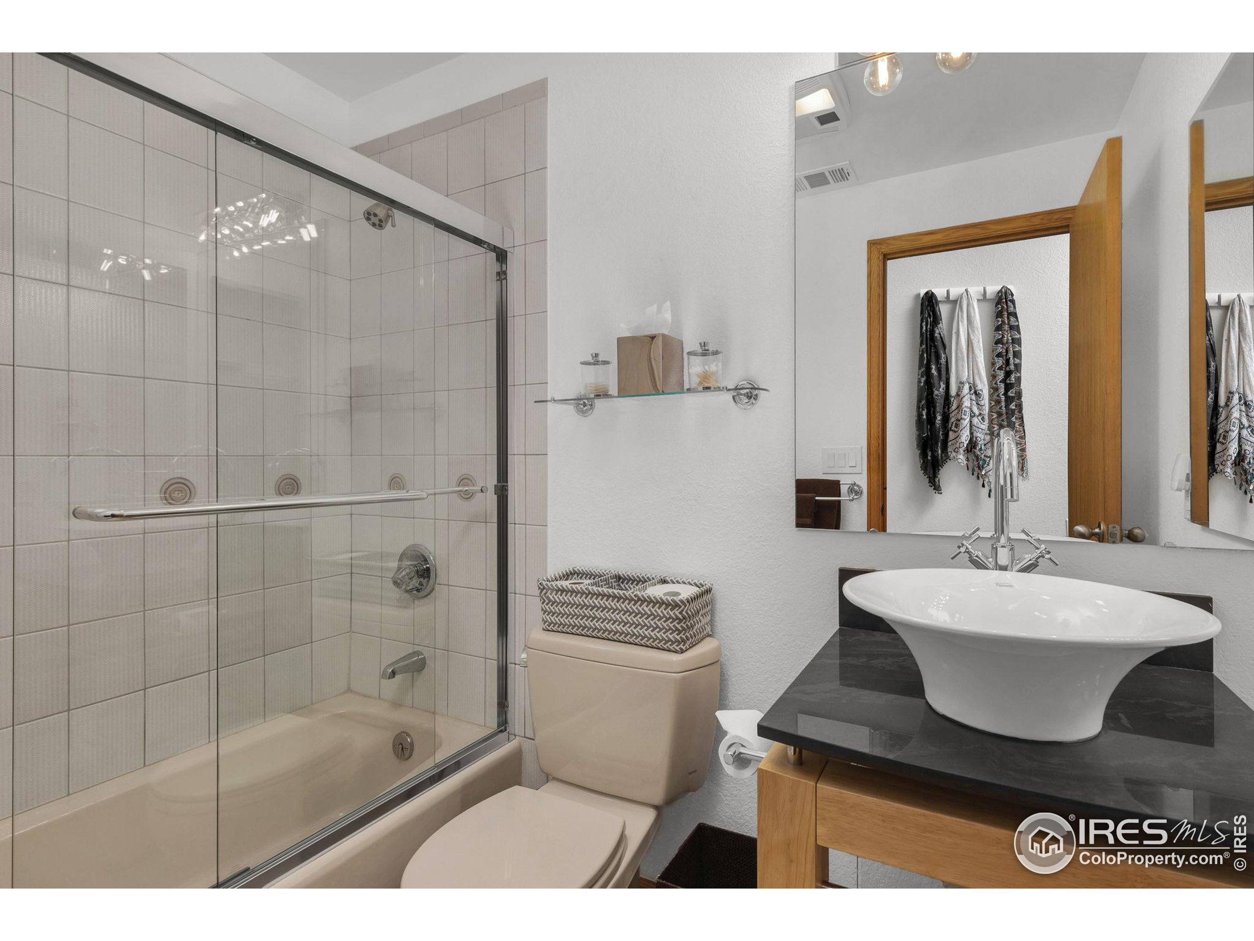 624 Pearl St Unit: 203