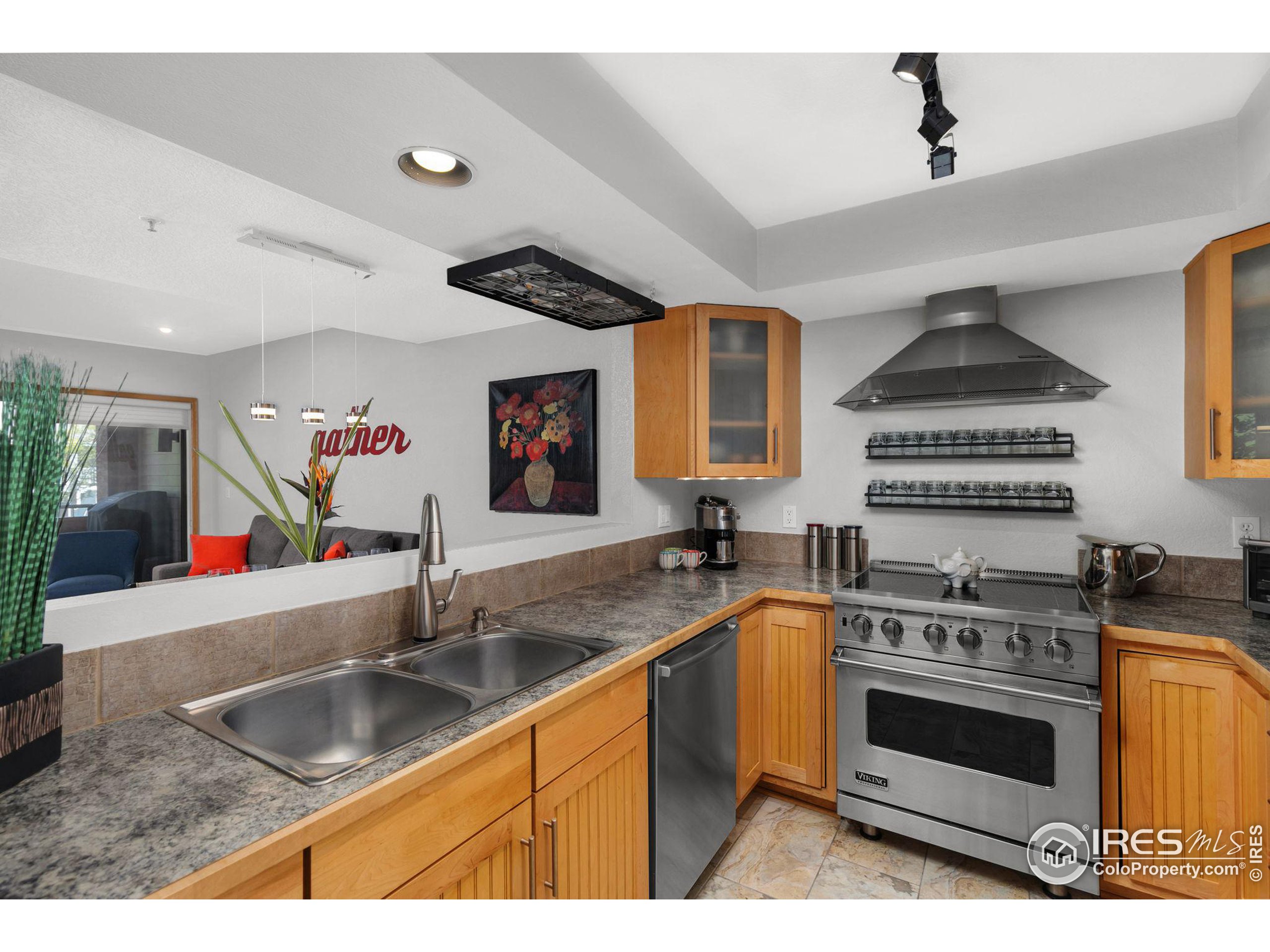 624 Pearl St Unit: 203