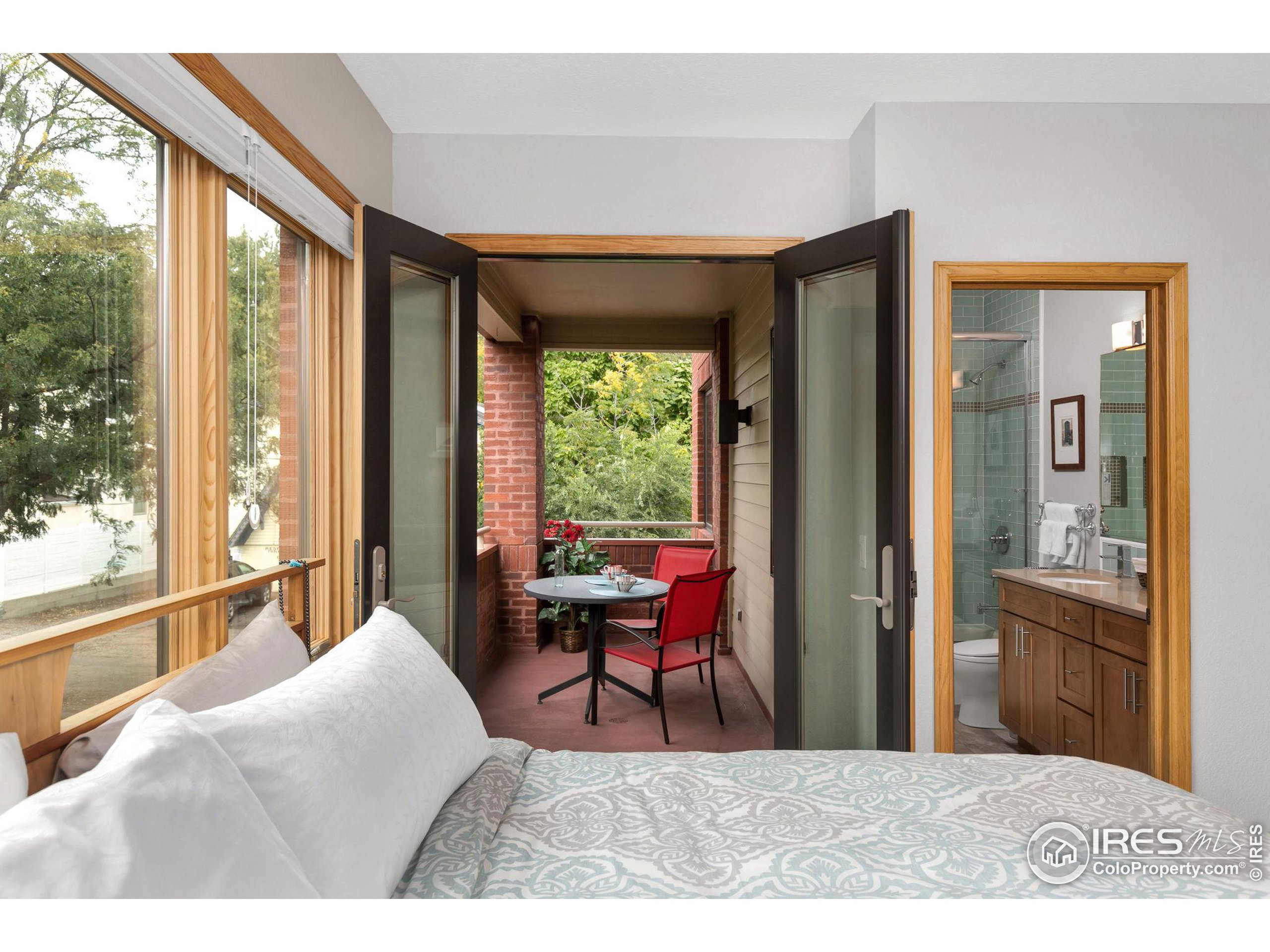 624 Pearl St Unit: 203