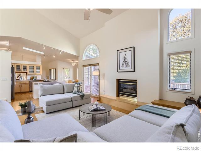 1219 Twin Peaks Circle