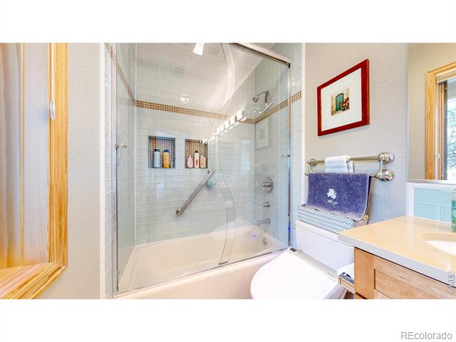 624 Pearl Street Unit: 203