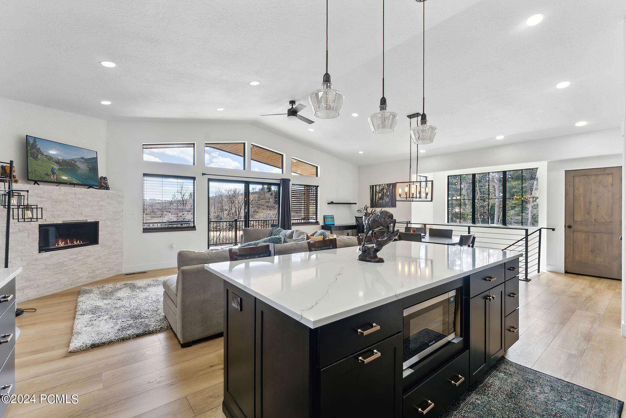 1430 W Arapaho Drive