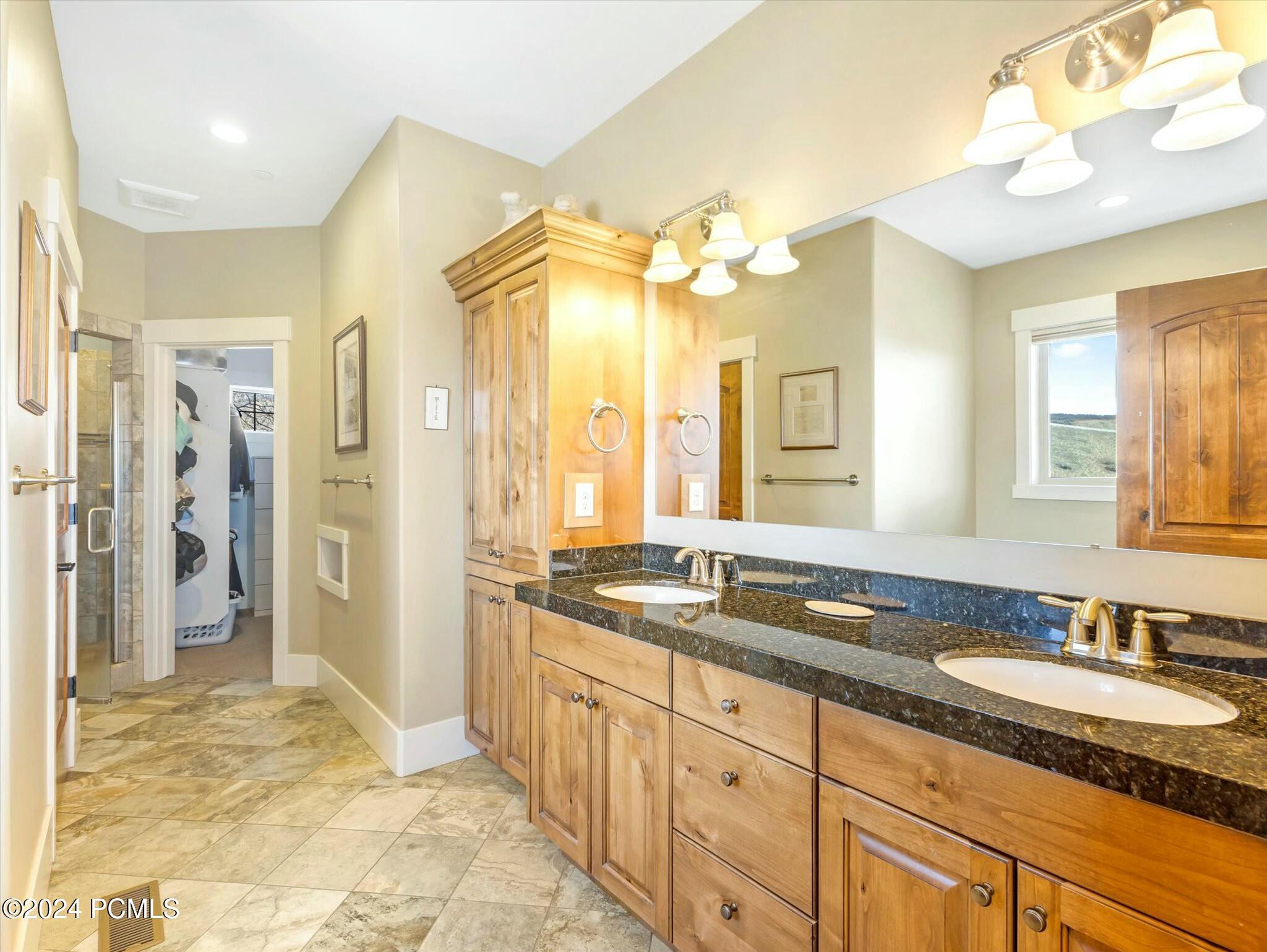 1628 E Viewside Circle