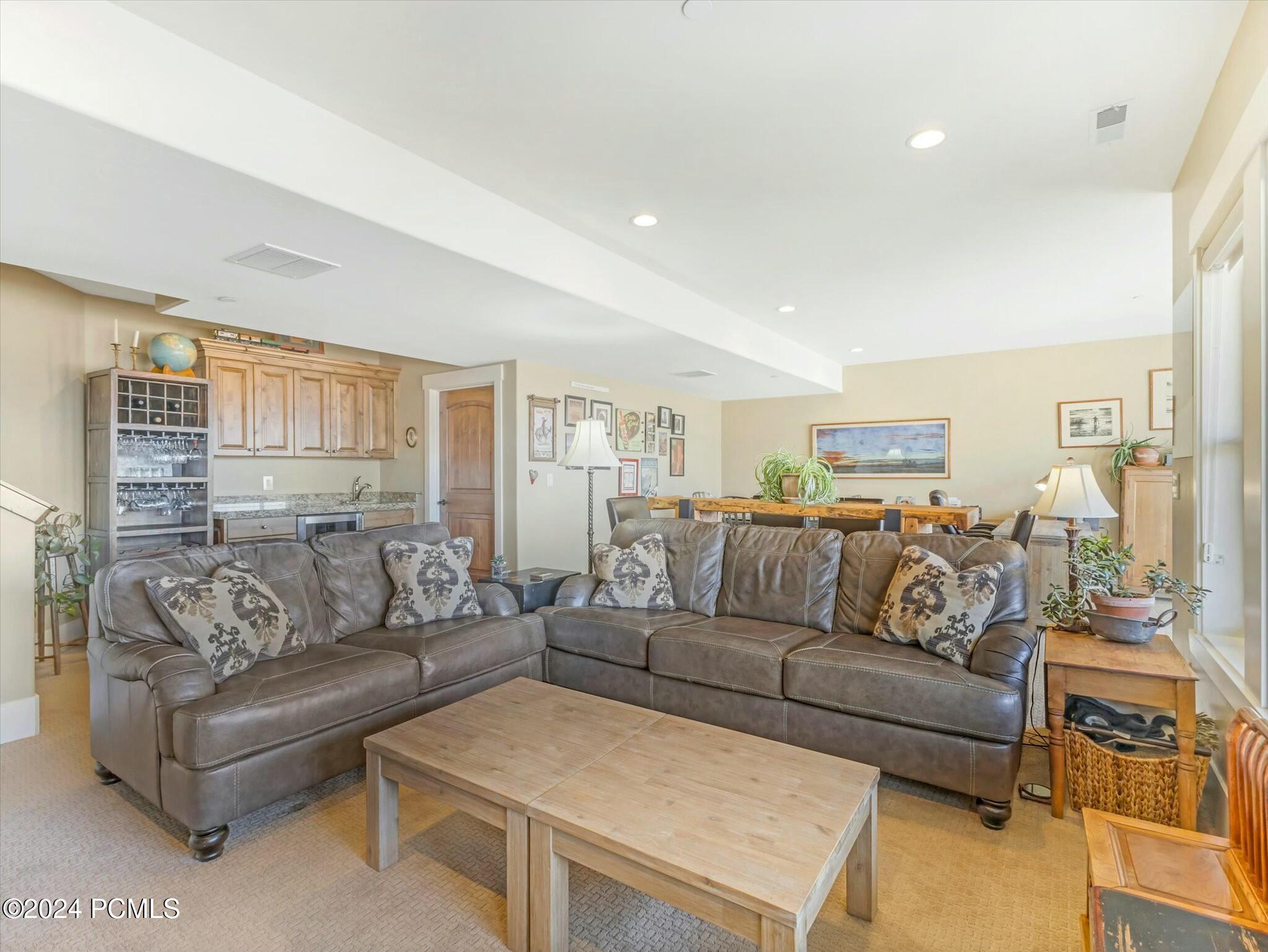 1628 E Viewside Circle