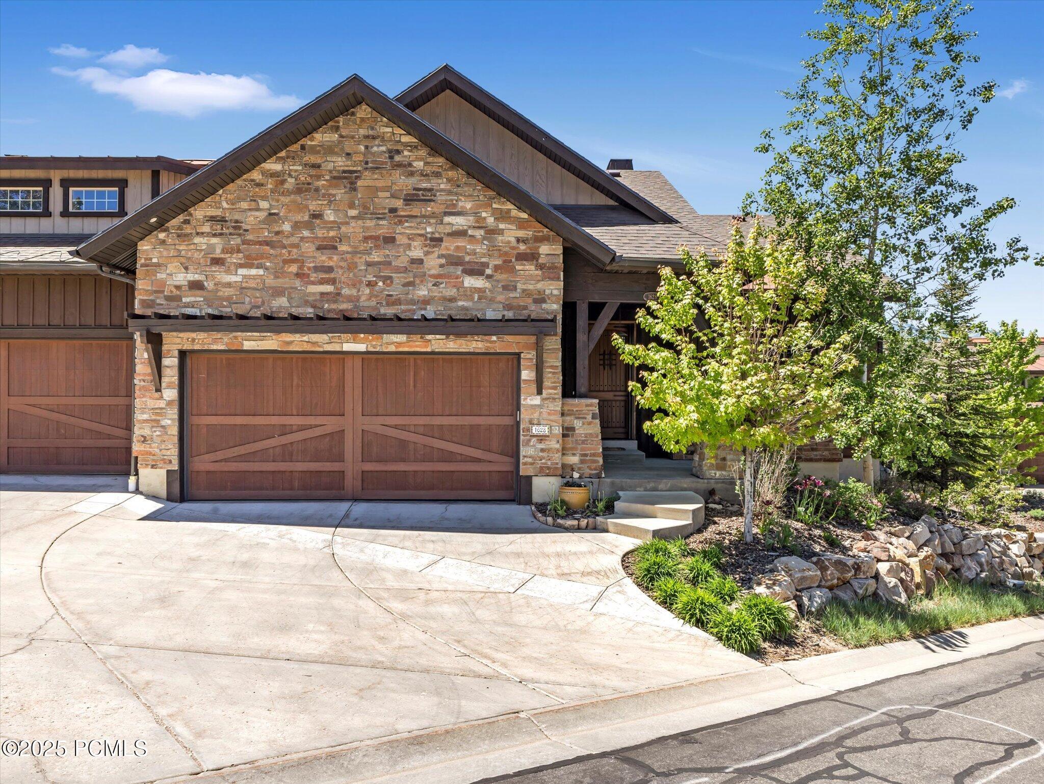 1628 E Viewside Circle