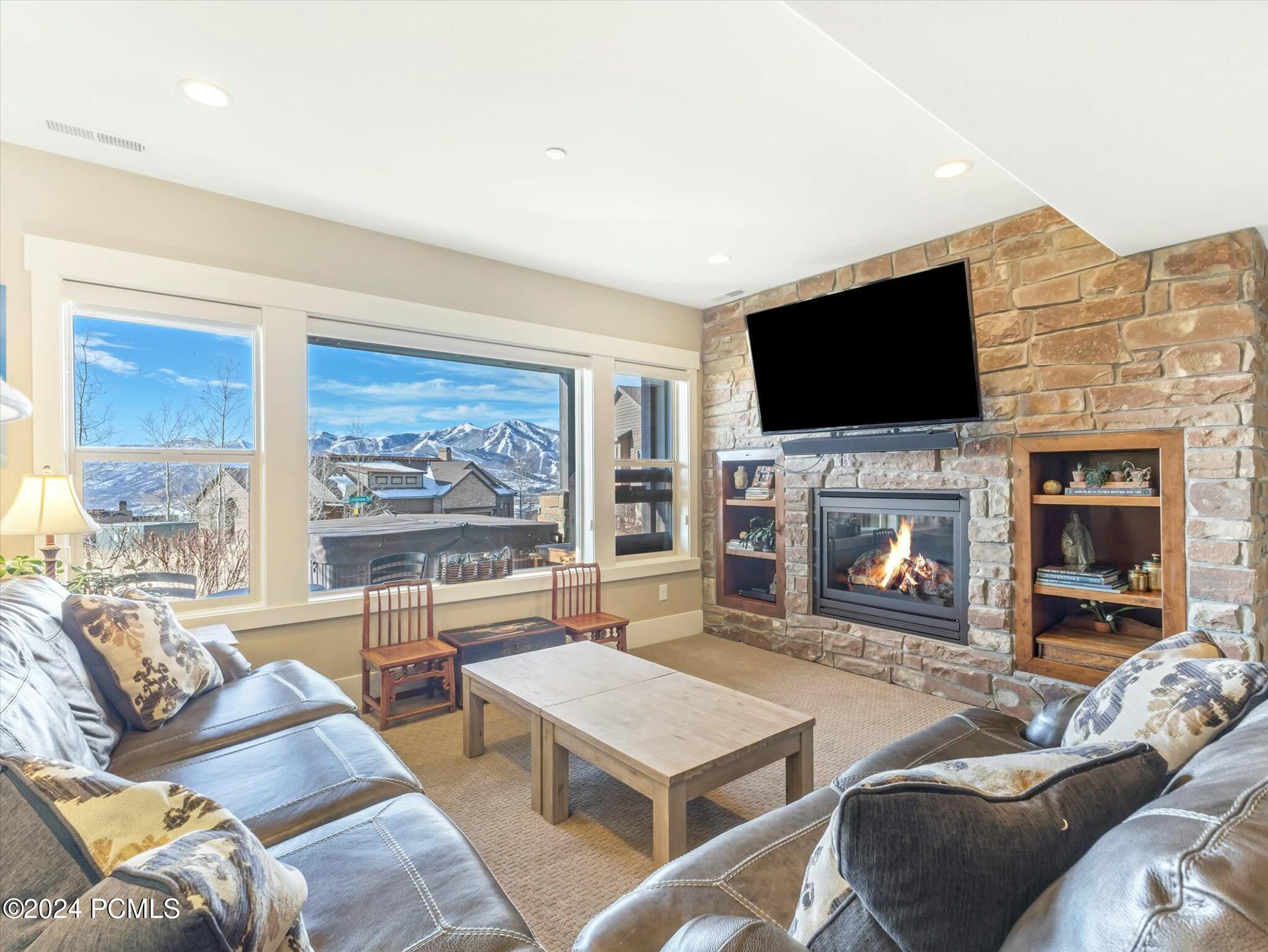 1628 E Viewside Circle