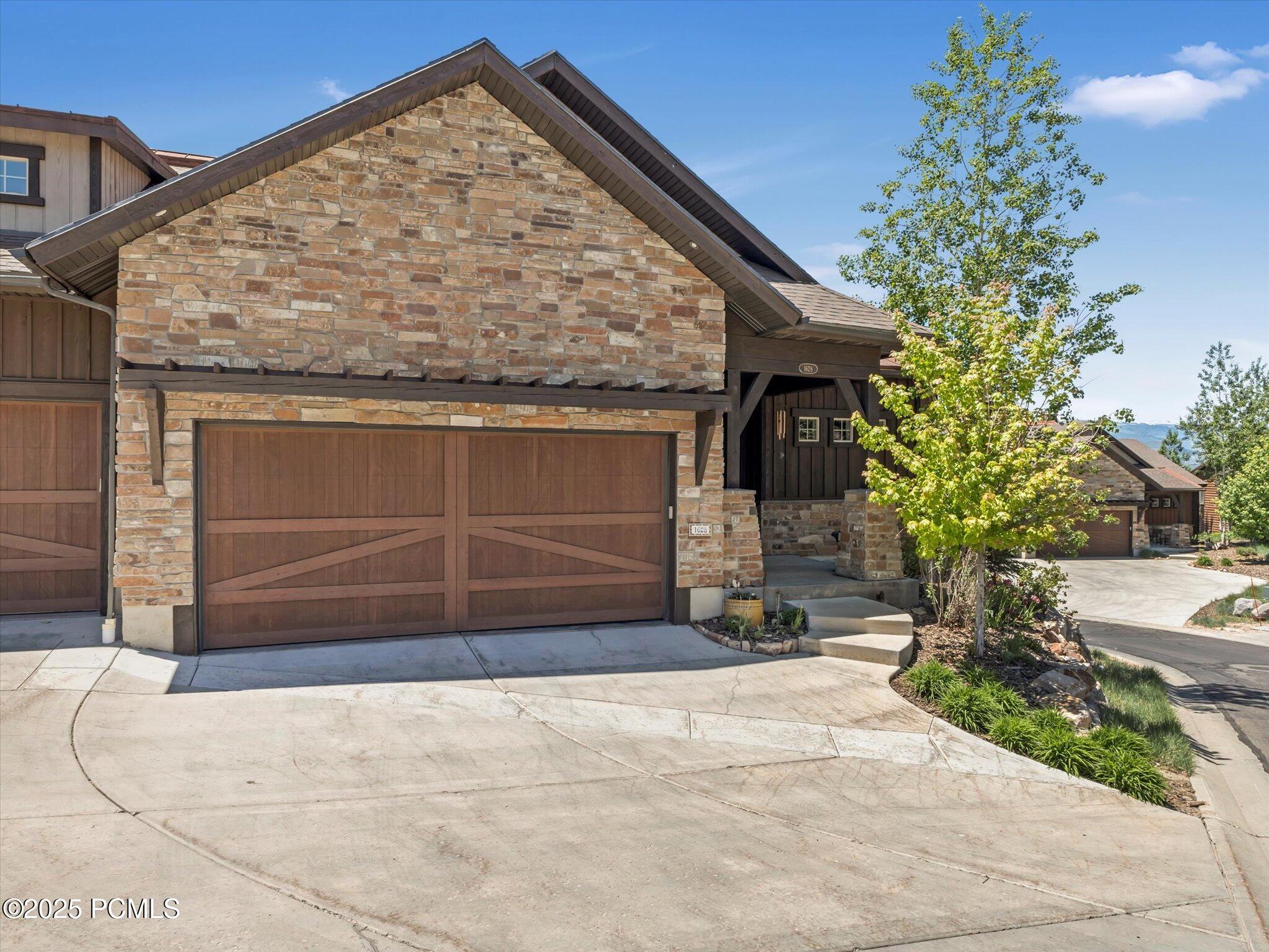 1628 E Viewside Circle