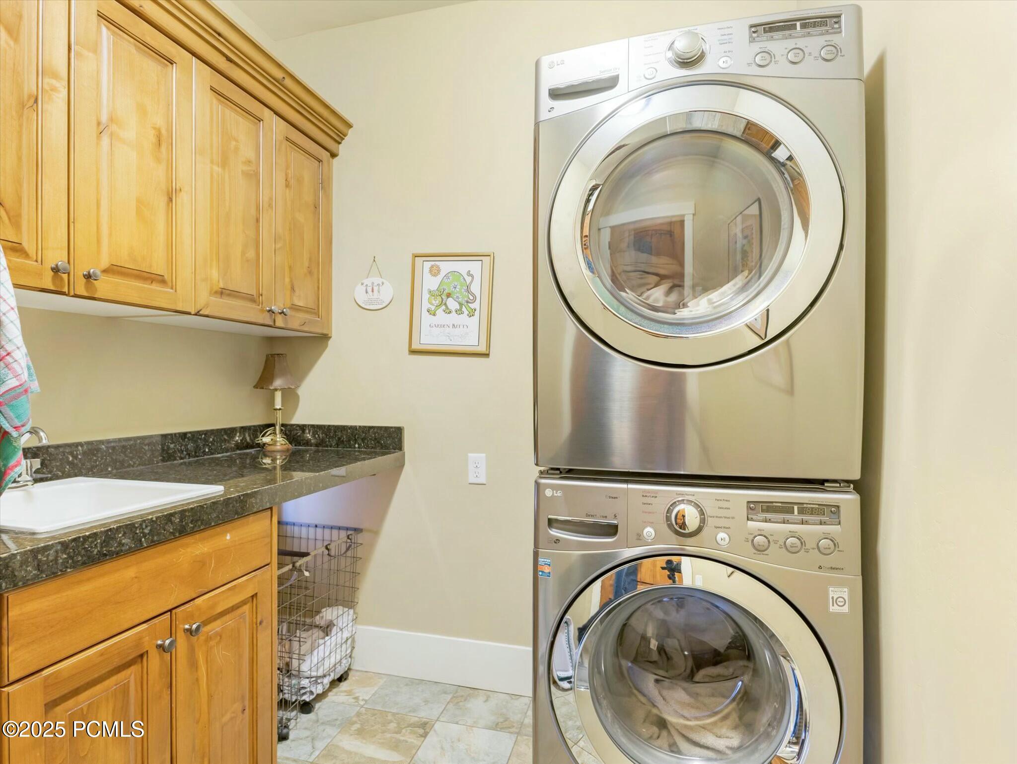 1628 E Viewside Circle