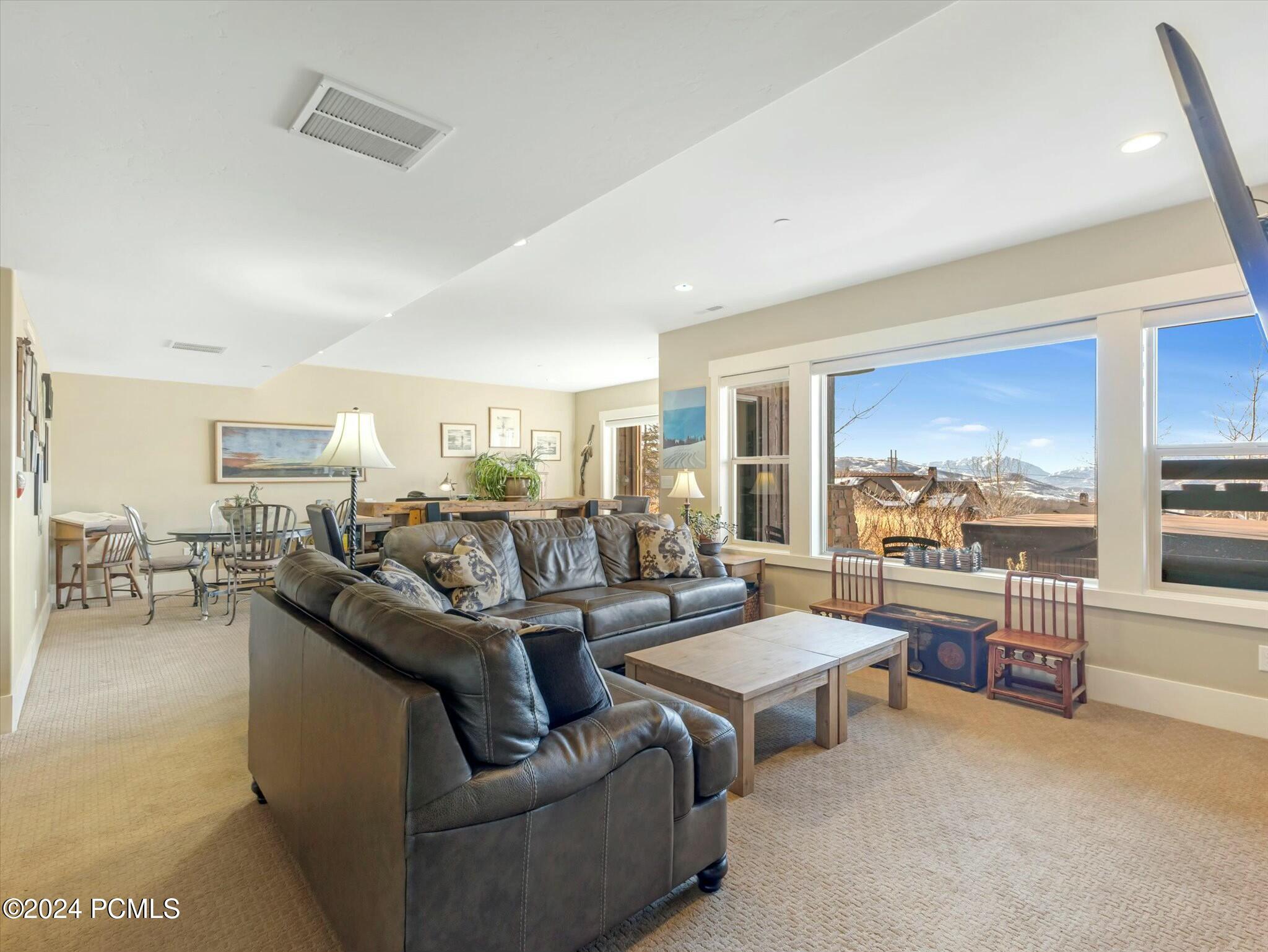 1628 E Viewside Circle