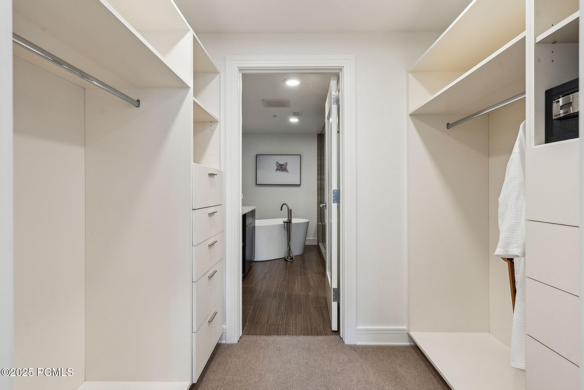 820 Park Avenue, 203