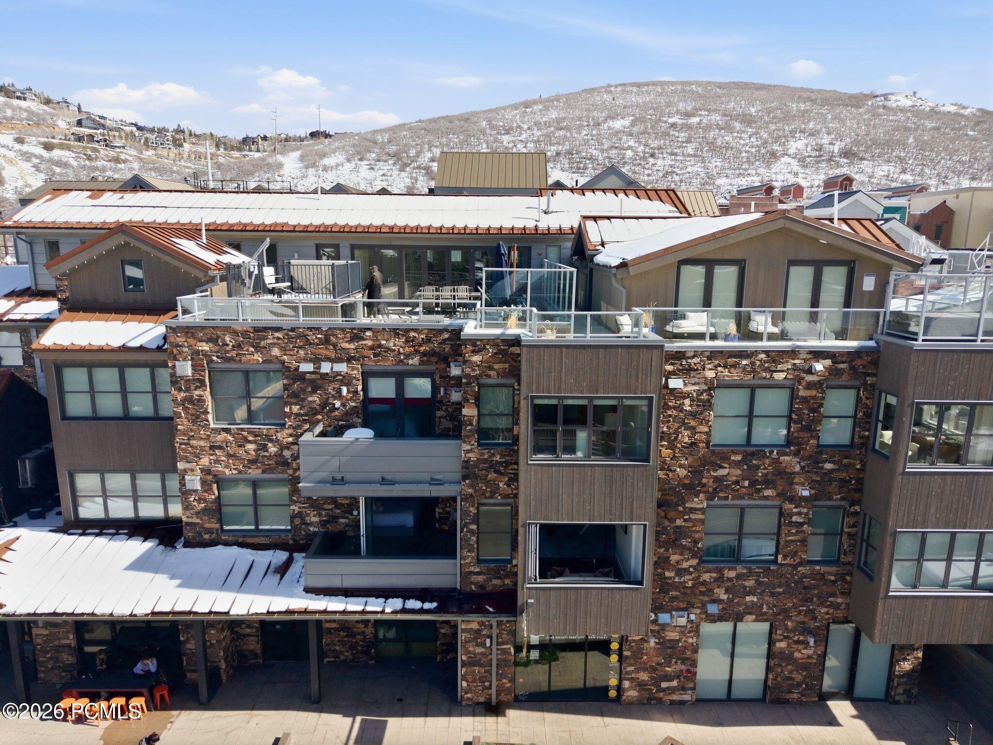 820 Park Avenue, 203