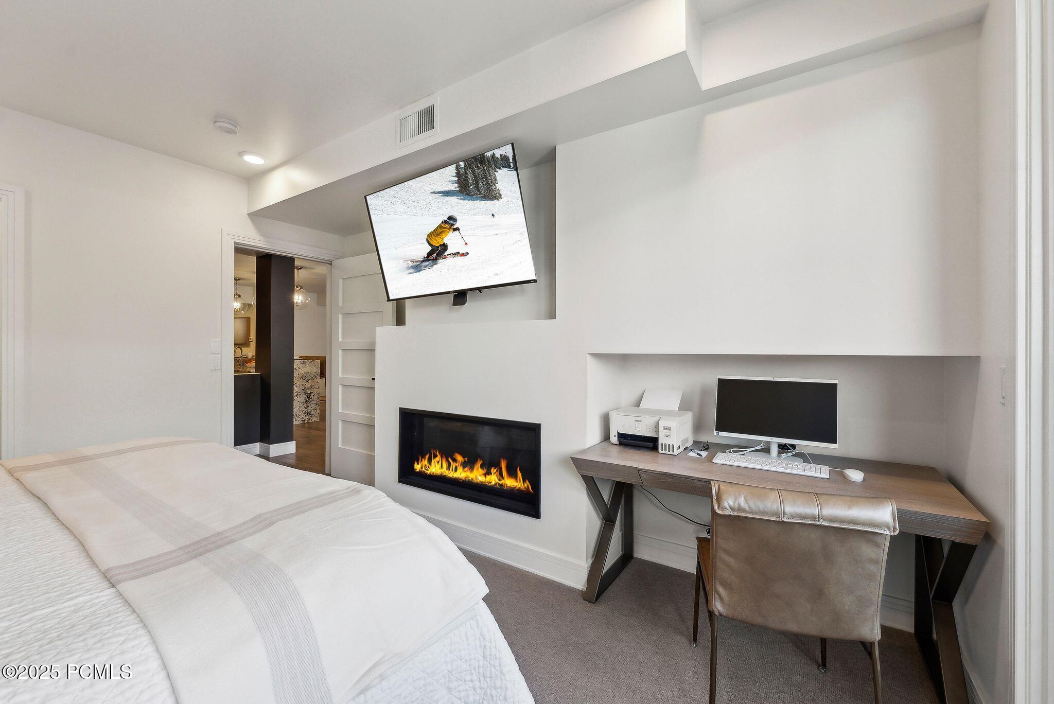 820 Park Avenue, 203