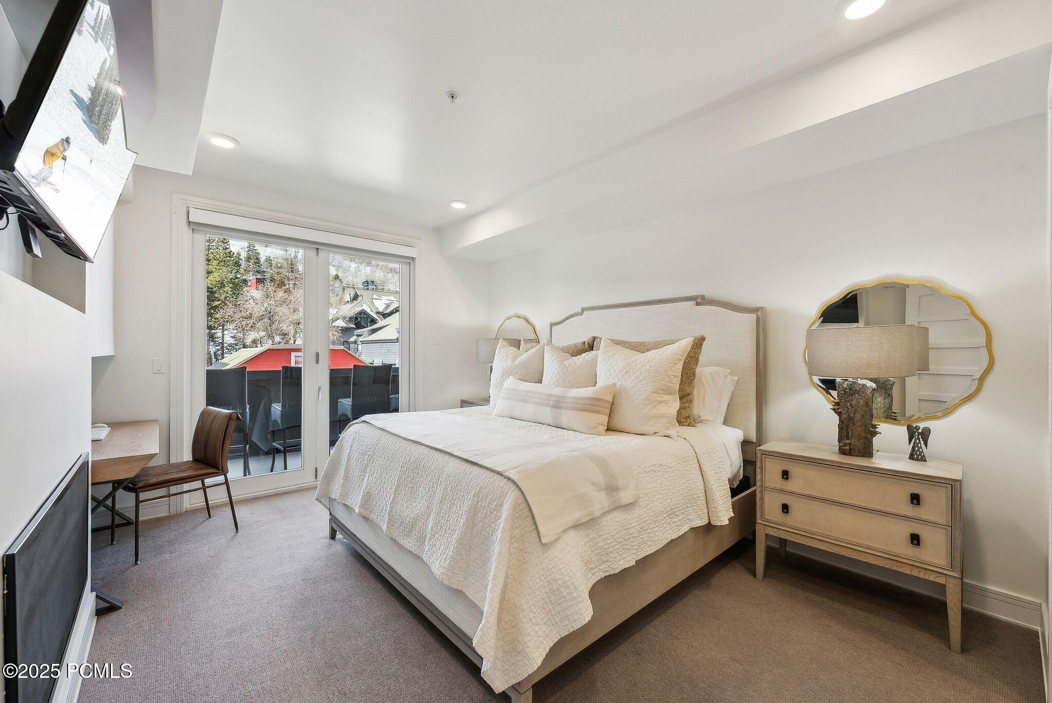 820 Park Avenue, 203