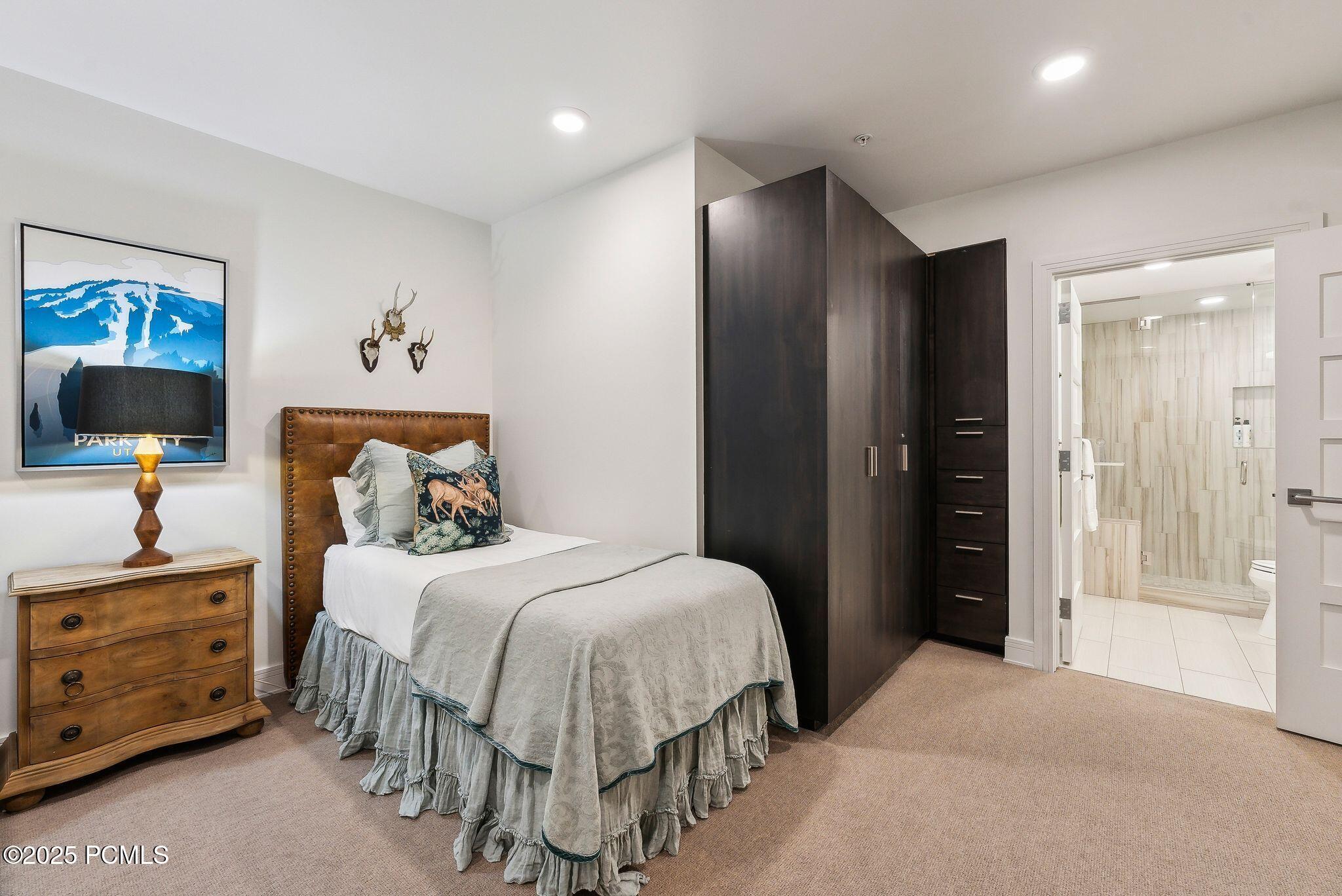 820 Park Avenue, 203