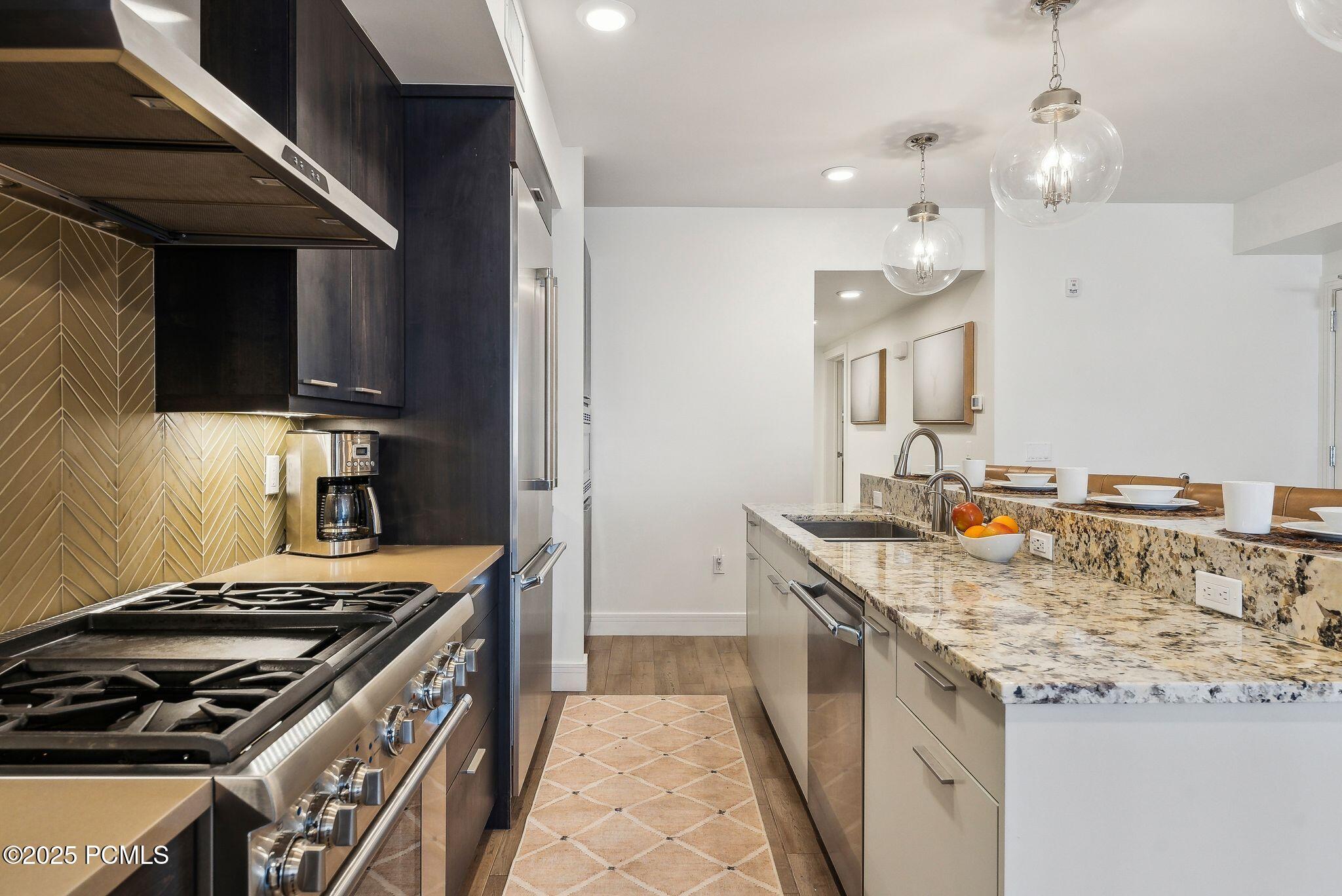 820 Park Avenue, 203