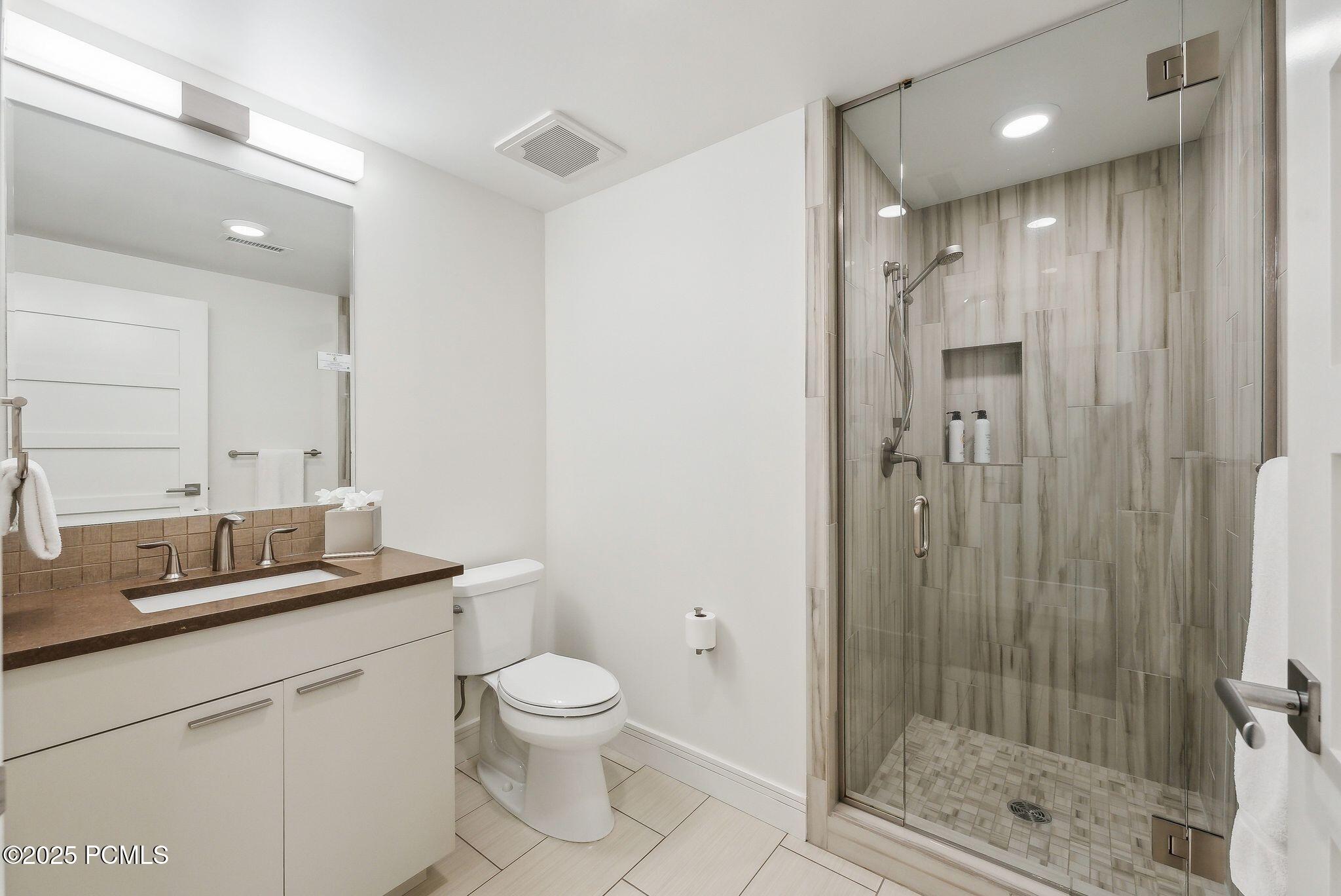 820 Park Avenue, 203