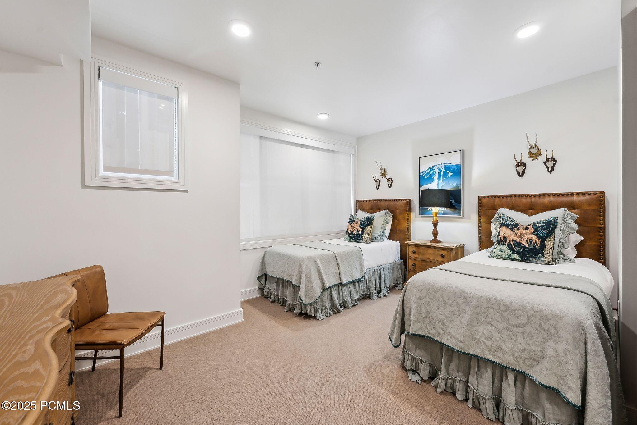 820 Park Avenue, 203