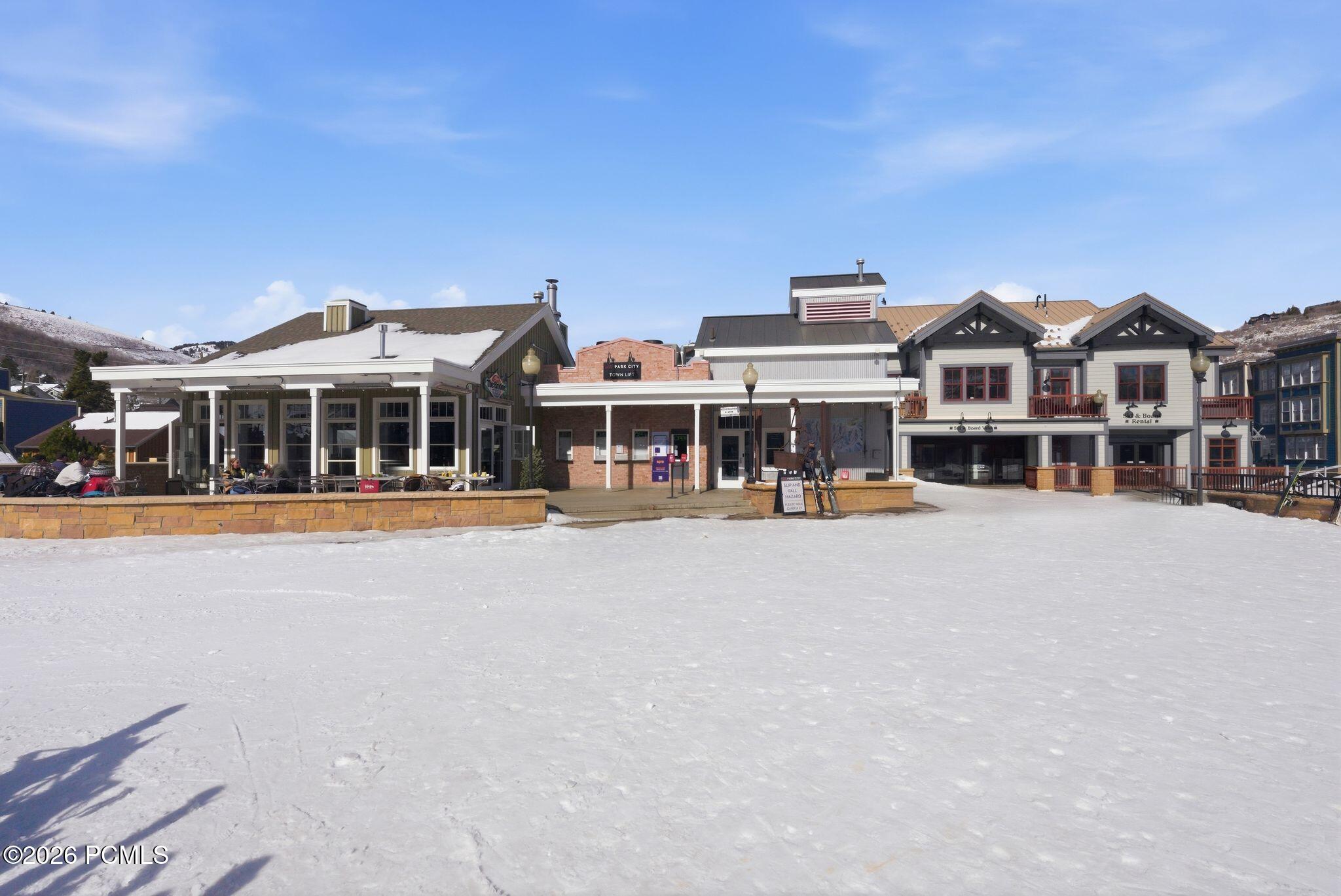 820 Park Avenue, 203