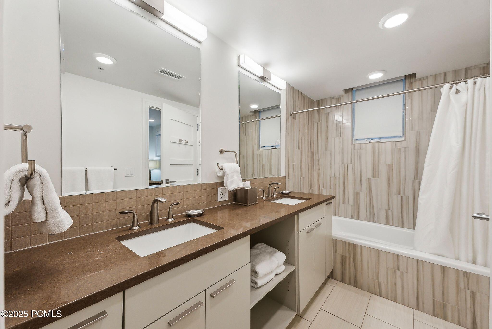 820 Park Avenue, 203