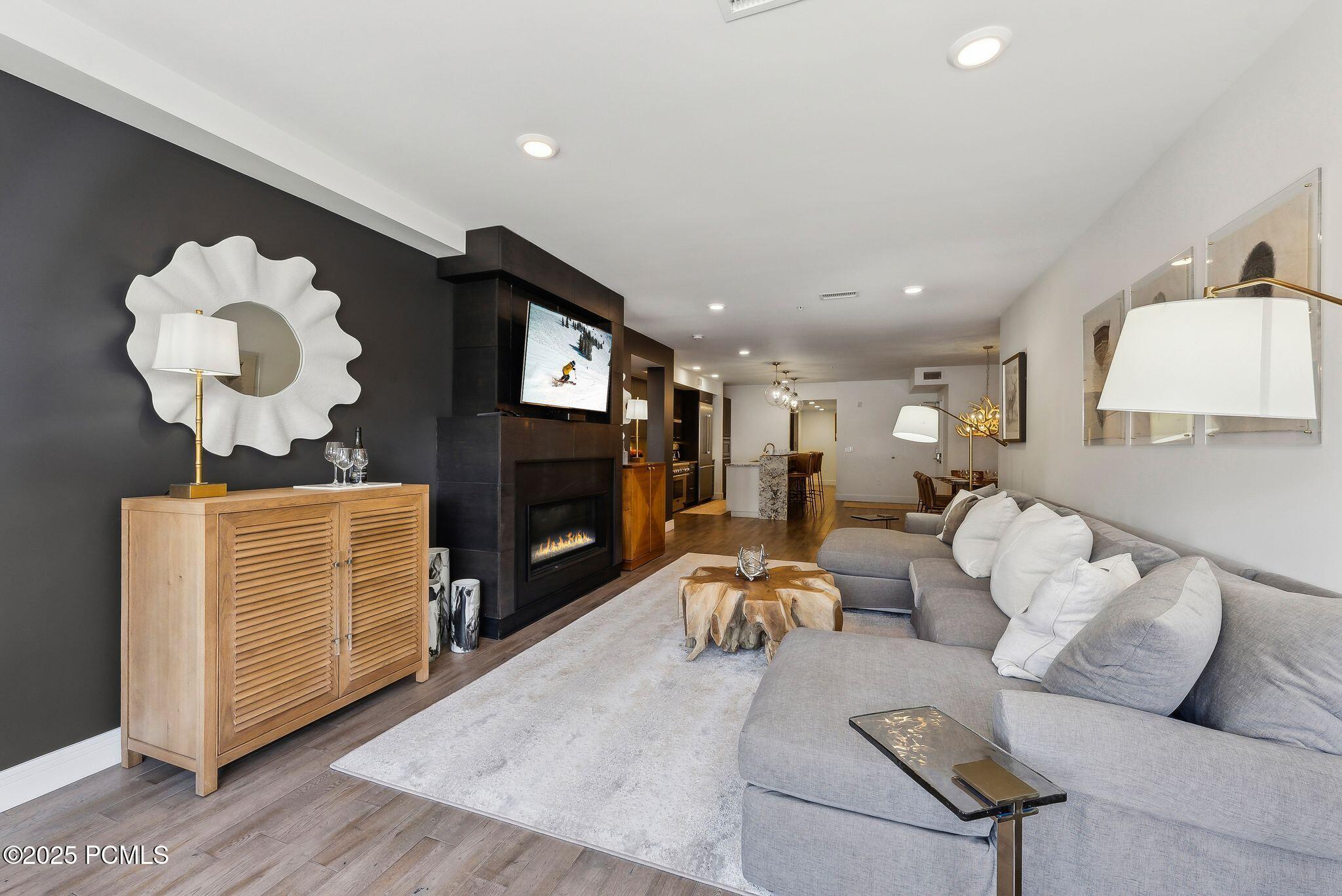 820 Park Avenue, 203