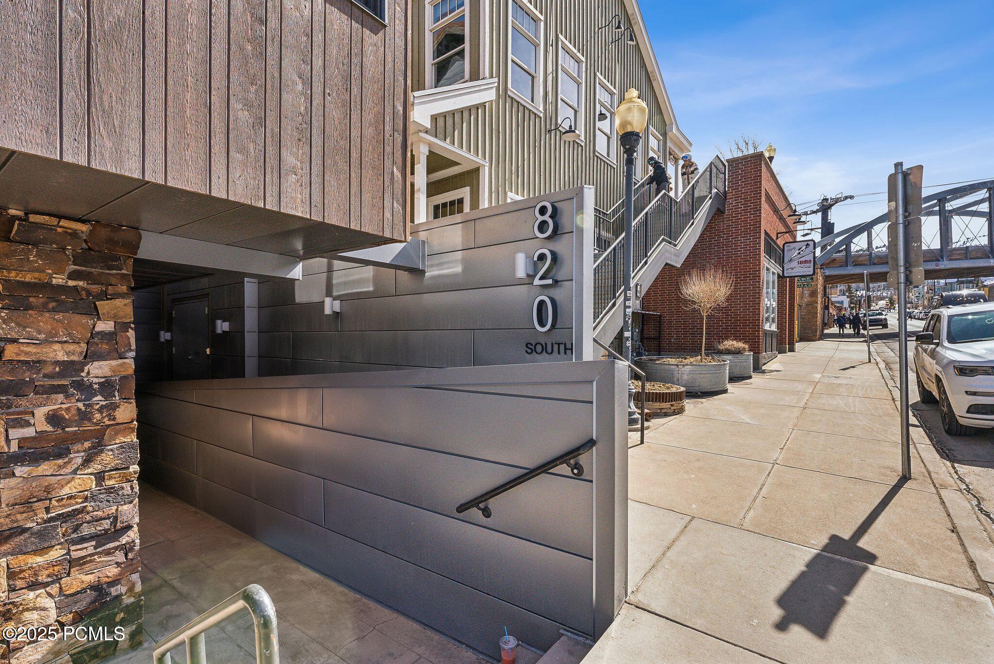 820 Park Avenue, 203