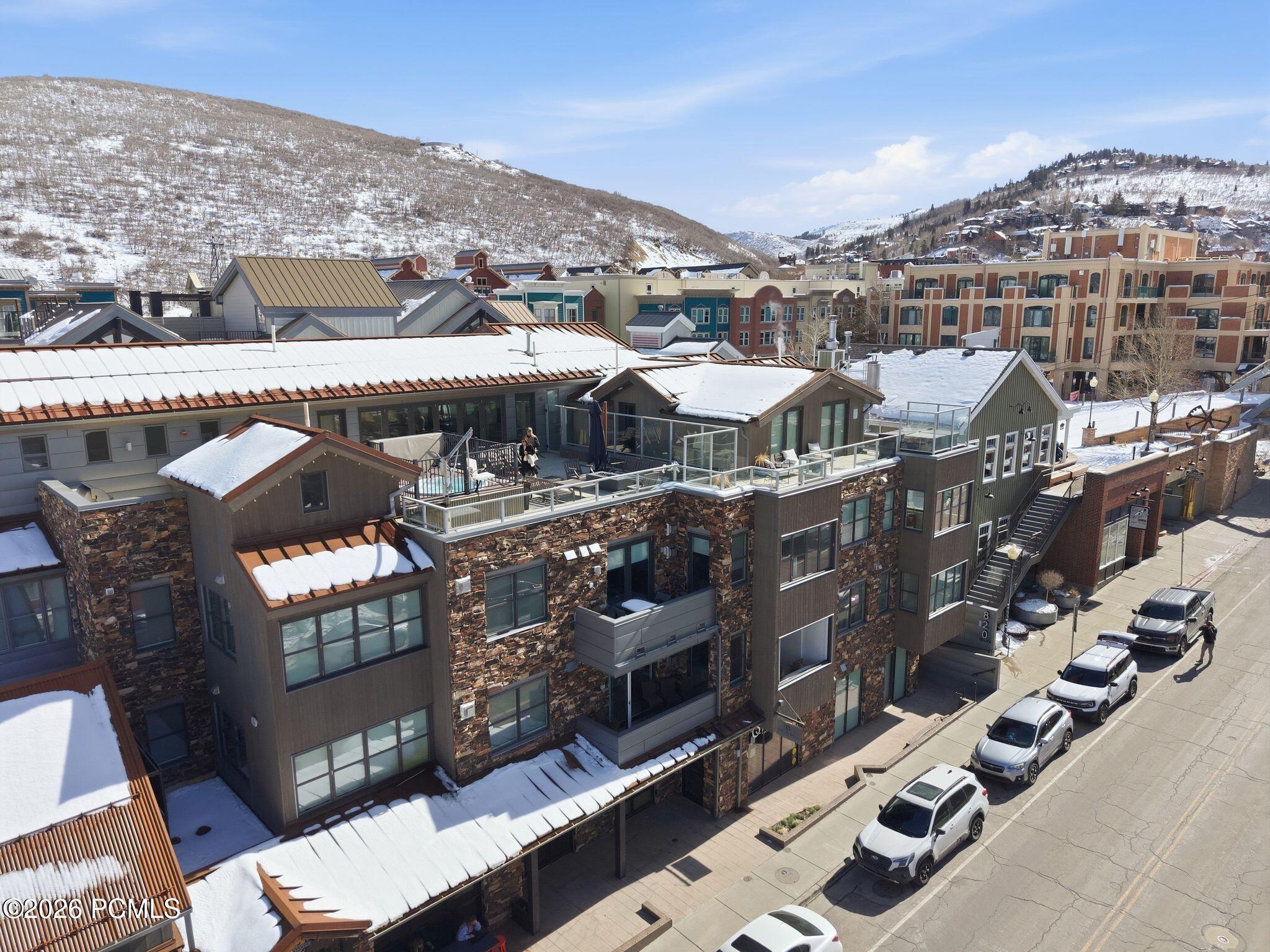 820 Park Avenue, 203