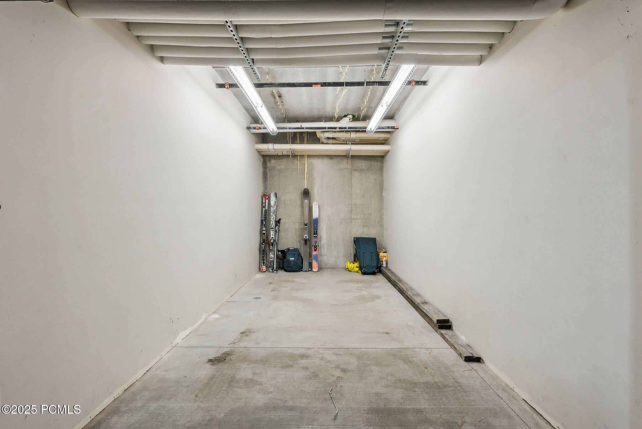 820 Park Avenue, 203