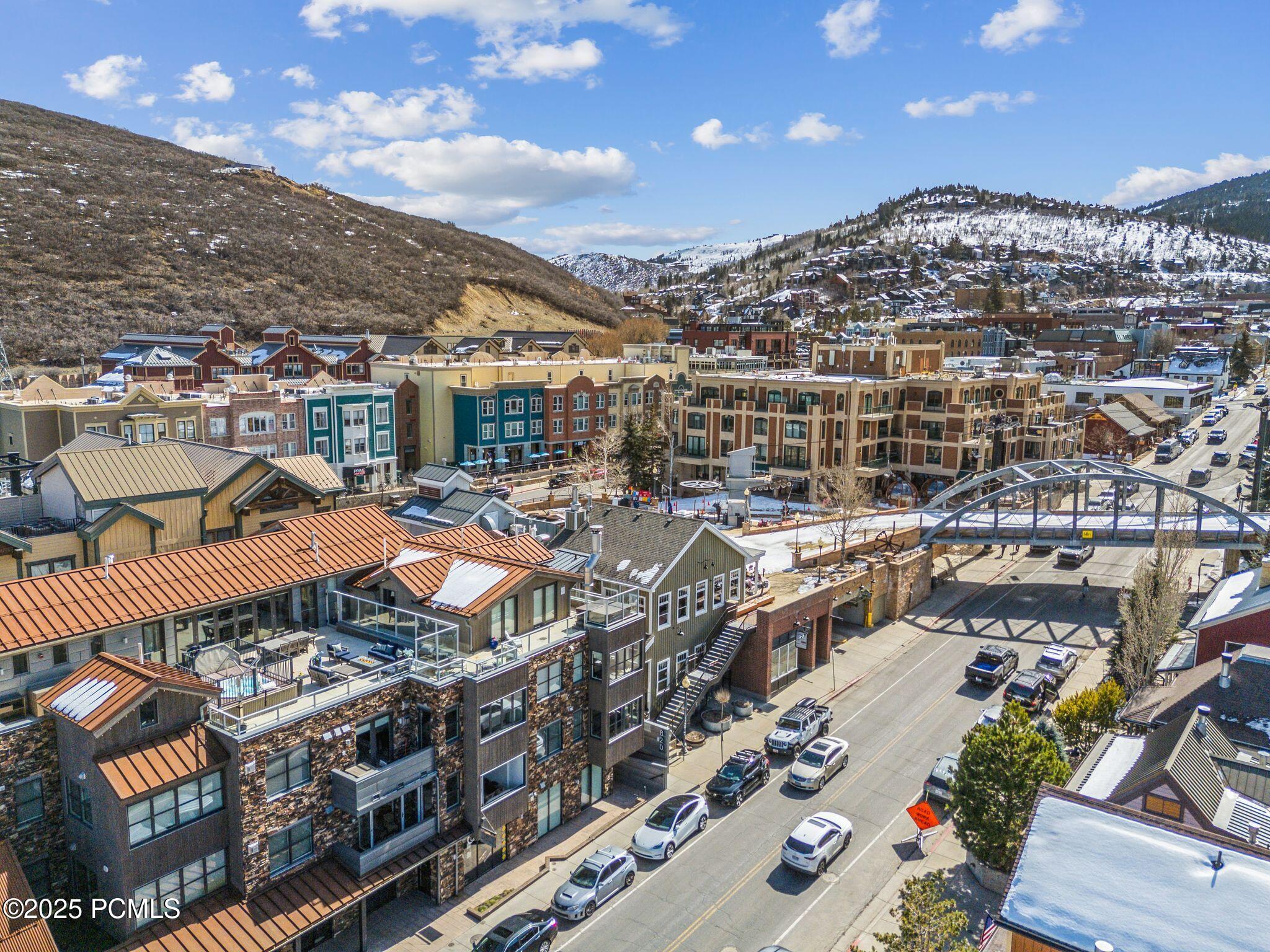 820 Park Avenue, 203