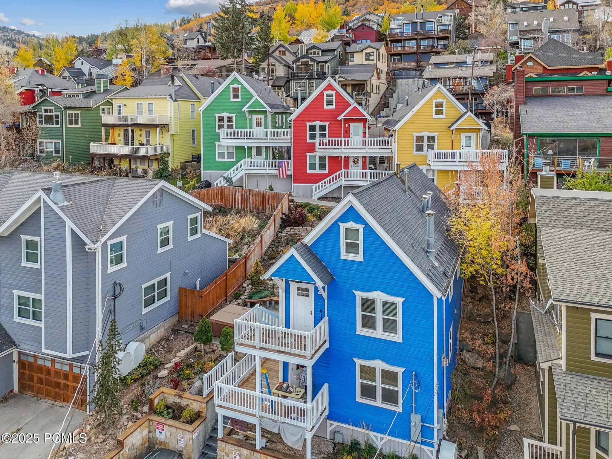 236 Woodside Avenue, 11