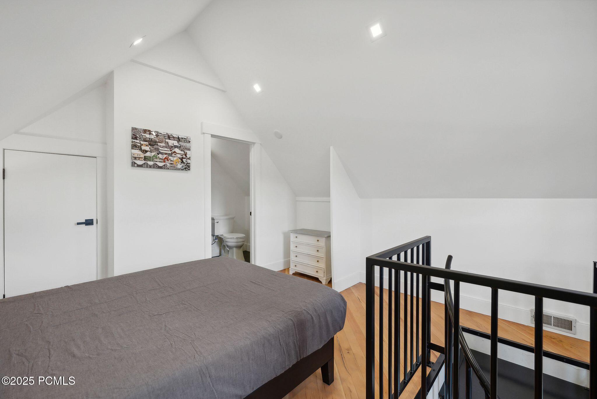 236 Woodside Avenue, 11