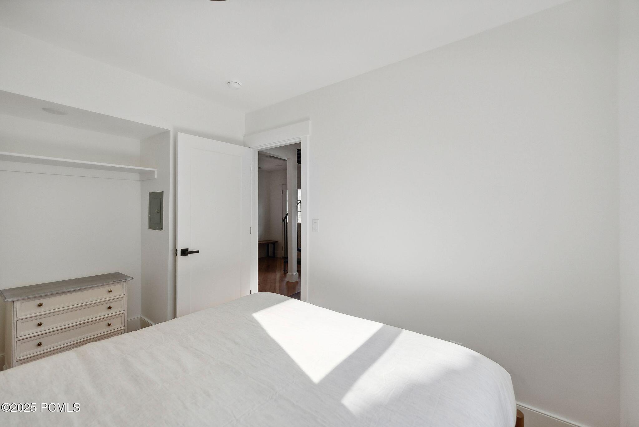 236 Woodside Avenue, 11