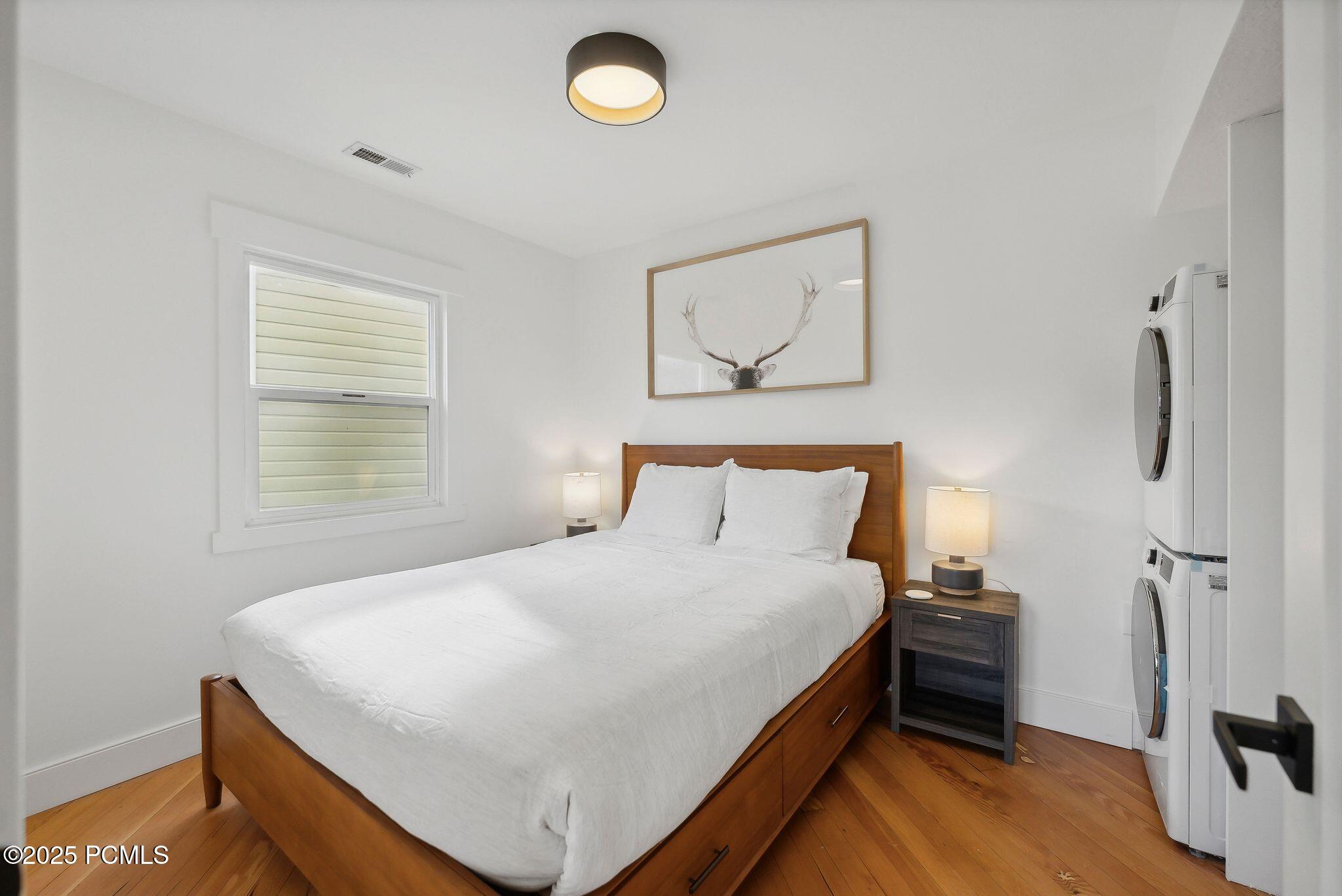 236 Woodside Avenue, 11