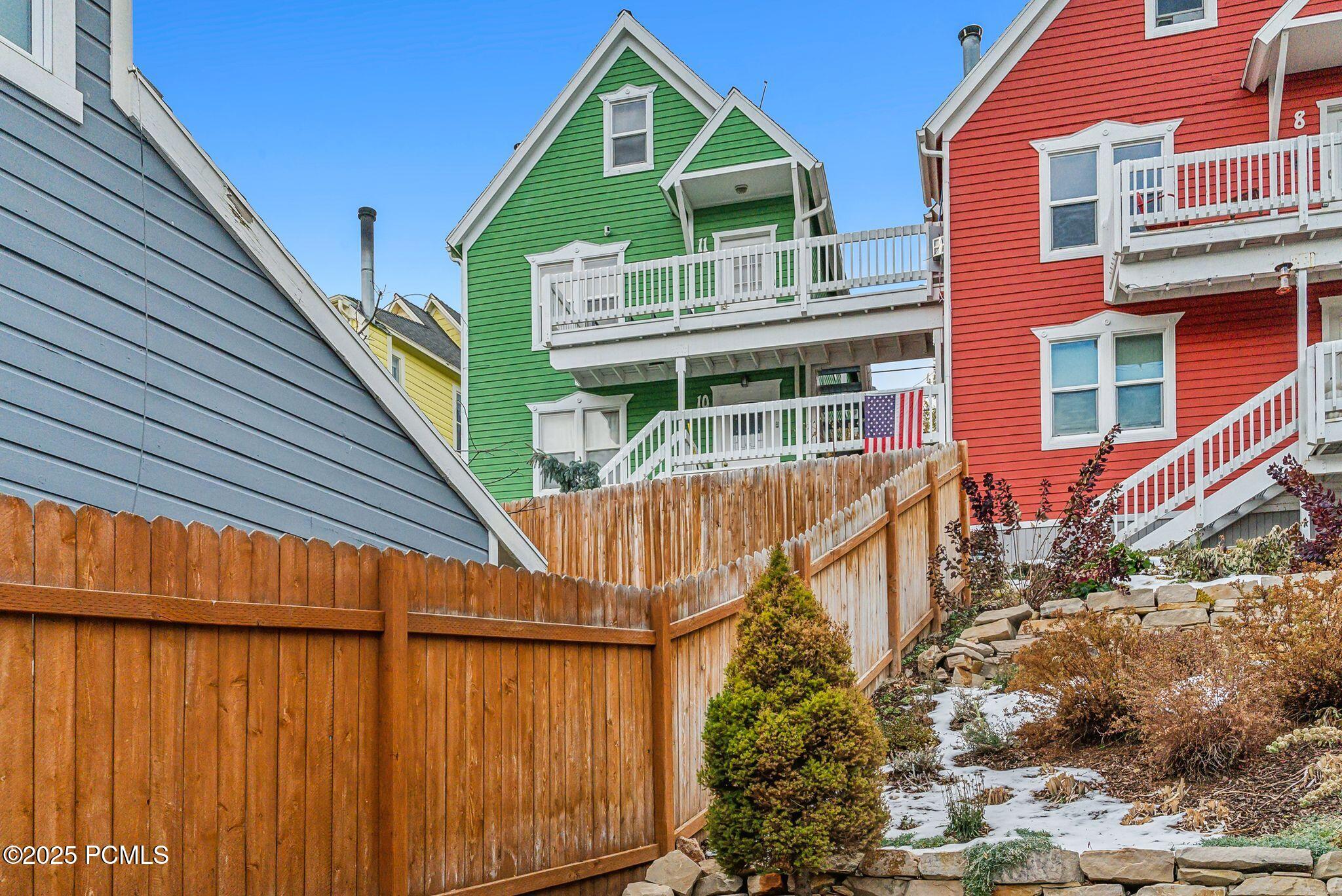 236 Woodside Avenue, 11